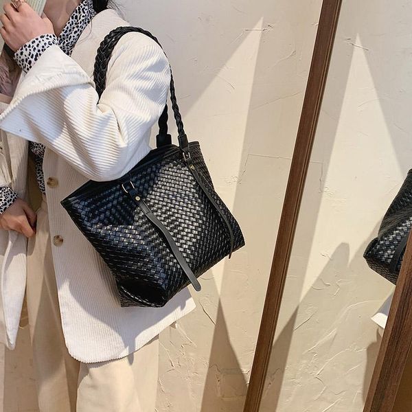 shoulder bags women pu leather handbags fashion ladies large capacity bag casual female weave big tote messenger
shoulder bags women pu leather handbags fashion ladies large capacity bag casual female weave big tote messenger