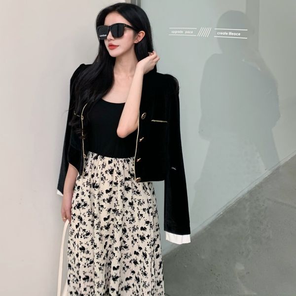 2020 autumn new versatile floral suspender dress + temperament jacket 2-piece fashion suit for women
2020 autumn new versatile floral suspender dress + temperament jacket 2-piece fashion suit for women