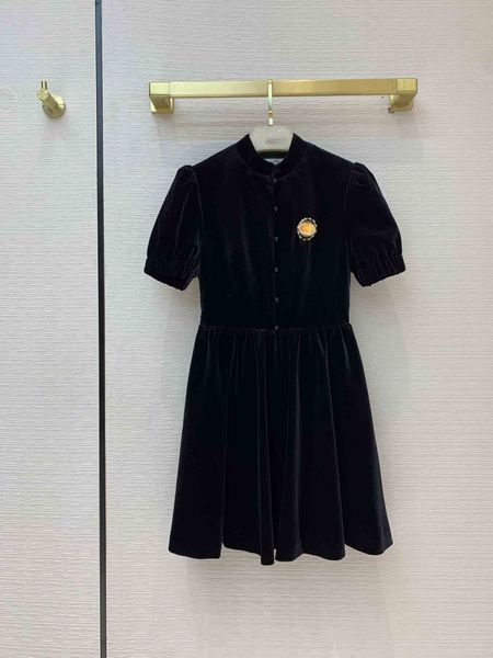 2021 short sleeve stand collar embroidery fashion milan runway dress designer dress brand same style dress 1228-30, Black
2021 short sleeve stand collar embroidery fashion milan runway dress designer dress brand same style dress 1228-30, Black