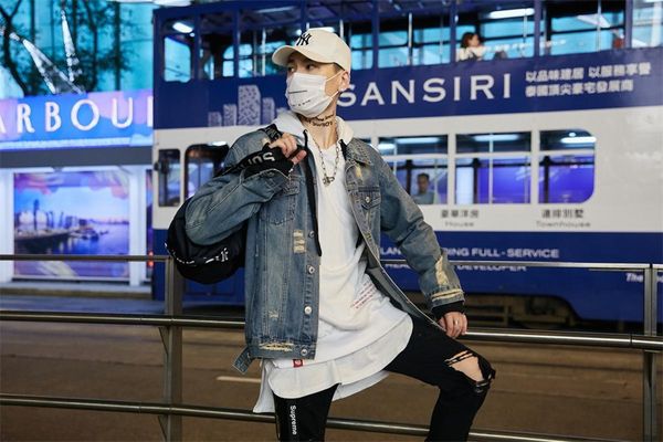 denim washed hole denim jacket printed hat loose men's washed jacket 2020 sa-81, Black;brown
denim washed hole denim jacket printed hat loose men's washed jacket 2020 sa-81, Black;brown