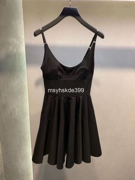 casual dresses aw wang's style knitted splicing suspender skirt in autumn 19 black elegant slim dress for women, Black;gray
casual dresses aw wang's style knitted splicing suspender skirt in autumn 19 black elegant slim dress for women, Black;gray
