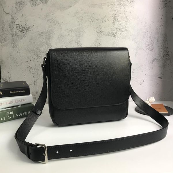 classic fashion style, leather, designer handbag, shoulder bag. a variety of colors to choose from, size 27*23*6cm
classic fashion style, leather, designer handbag, shoulder bag. a variety of colors to choose from, size 27*23*6cm
