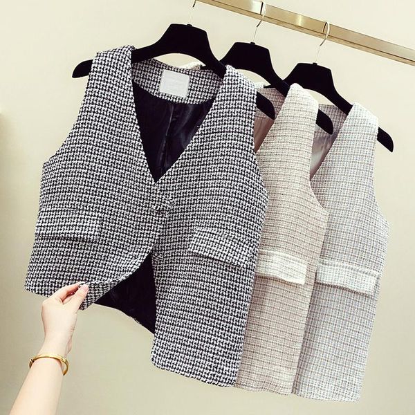 women retro plaid tank with pockets 2021 new spring autumn irregular double button vest female cotton outwear with lining, Black;white
women retro plaid tank with pockets 2021 new spring autumn irregular double button vest female cotton outwear with lining, Black;white