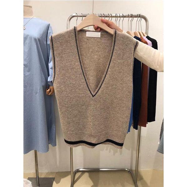 v-neck knitted vest female east gate of the spring and autumn period and the new joker sleeveless sweater vest institute wind co, White;black
v-neck knitted vest female east gate of the spring and autumn period and the new joker sleeveless sweater vest institute wind co, White;black
