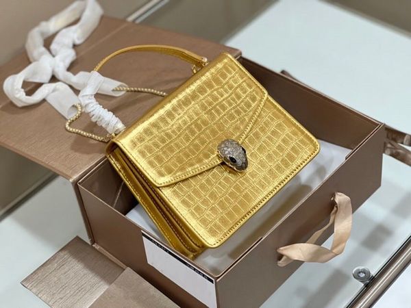 2022 luxurys designers fashion bags handbag women leather shoulder bag large capacity chain messenger pillow handbags high grade versatile t 
2022 luxurys designers fashion bags handbag women leather shoulder bag large capacity chain messenger pillow handbags high grade versatile t