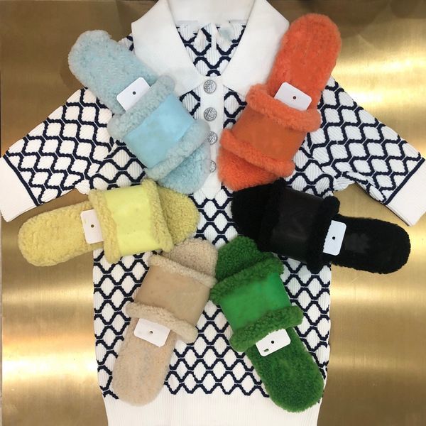fashion new ladies outer wear flat non slip gentle style word lazy green black fur slippers
fashion new ladies outer wear flat non slip gentle style word lazy green black fur slippers