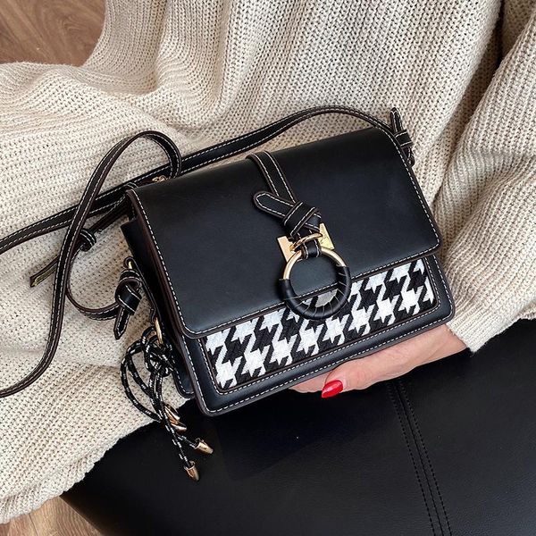 original design western style handbags fall/winter fashion shoulder bag messenger bag popular lattice square width: 20cm
original design western style handbags fall/winter fashion shoulder bag messenger bag popular lattice square width: 20cm