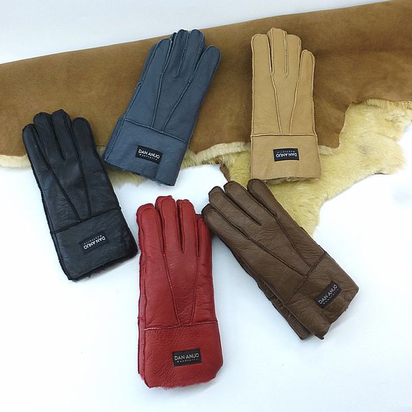 leather gloves, female sheep' fur, one body, thickened warm in winter, cycling gloves with five fingers and real wool, Blue;gray
leather gloves, female sheep' fur, one body, thickened warm in winter, cycling gloves with five fingers and real wool, Blue;gray