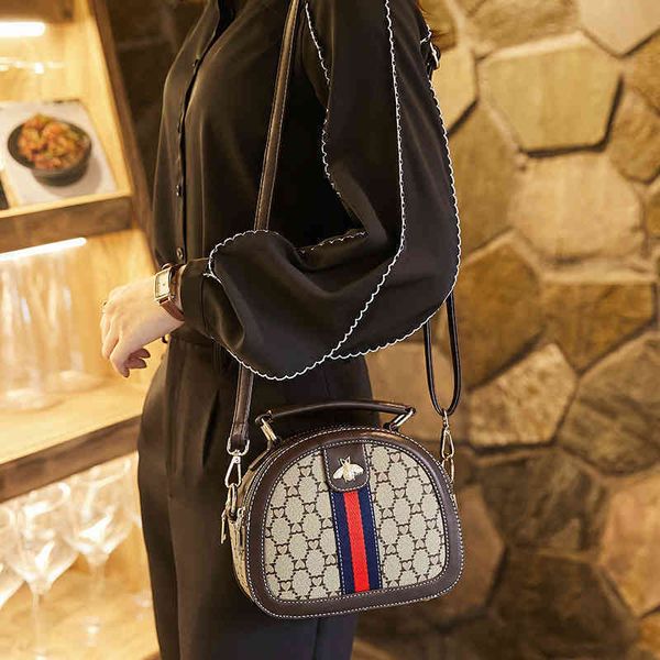 2022 factory wholesale new model leather women's bag portable small summer little versatile broadband single shoulder messenger bag bag
2022 factory wholesale new model leather women's bag portable small summer little versatile broadband single shoulder messenger bag bag