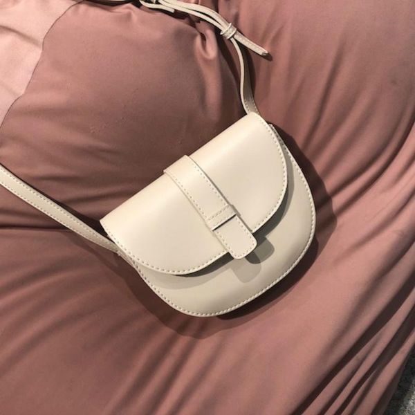 2021 new fashion solid color single shoulder handbag semicircle bag casual messenger bag
2021 new fashion solid color single shoulder handbag semicircle bag casual messenger bag