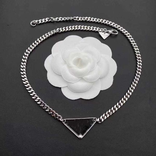luxury designer necklace fashion jewelry women chain stainless steel silver black white pendants triangle charm lovers high end design
luxury designer necklace fashion jewelry women chain stainless steel silver black white pendants triangle charm lovers high end design