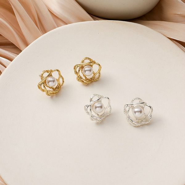 round metal women trendy stud earrings korean fashion style small hollow pearl flower earrings female jewelry, Golden;silver
round metal women trendy stud earrings korean fashion style small hollow pearl flower earrings female jewelry, Golden;silver