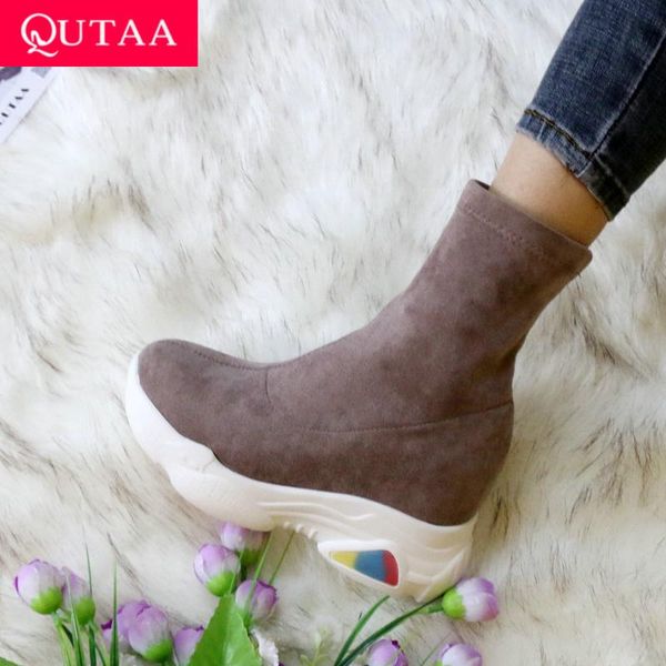 qutaa 2021 wedge heel women boots autumn winter stretch flock ankle boots round toe platform casual women shoes big size 35-43, Black
qutaa 2021 wedge heel women boots autumn winter stretch flock ankle boots round toe platform casual women shoes big size 35-43, Black