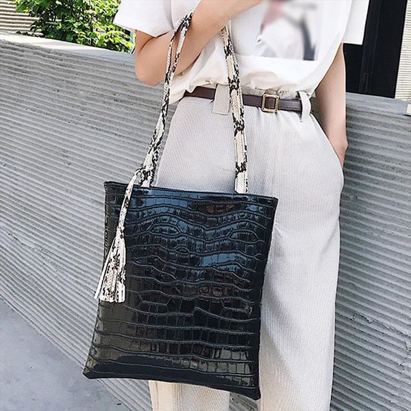 evening bags womens handbag large capacity serpentine leather shoulder elegant bag solid color computer bag drop shipping
evening bags womens handbag large capacity serpentine leather shoulder elegant bag solid color computer bag drop shipping