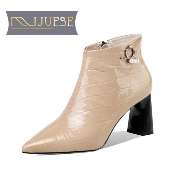 mljuese 2021 women ankle boots cow leather winter short plush pointed toe metal decoration high heels female boots size 39, Black
mljuese 2021 women ankle boots cow leather winter short plush pointed toe metal decoration high heels female boots size 39, Black