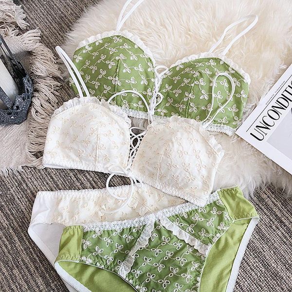 fashion bra set lingerie women floral underwear embroidery intimates set thin 1/2 cup bralette belt v neck 2020 new arrival1, Red;black
fashion bra set lingerie women floral underwear embroidery intimates set thin 1/2 cup bralette belt v neck 2020 new arrival1, Red;black