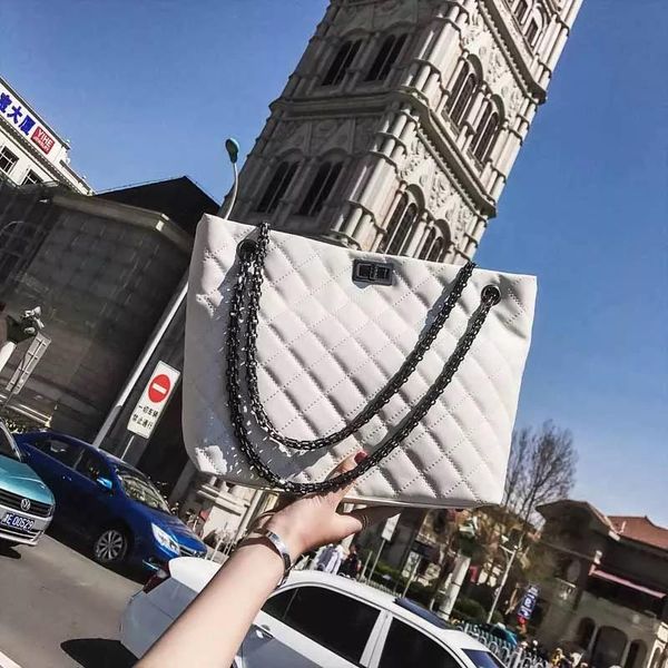 fashion in winter tote hand bag crossbody bags luxury handbags women bags designer leather chain large shoulder
fashion in winter tote hand bag crossbody bags luxury handbags women bags designer leather chain large shoulder