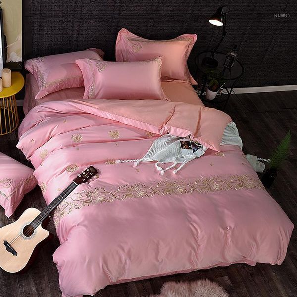 luxury satin pink blue red embroidery bedding set king size classical paisley pattern duvet covers solid color bed sheets1
luxury satin pink blue red embroidery bedding set king size classical paisley pattern duvet covers solid color bed sheets1