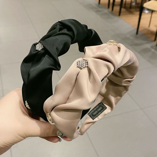 beaded new versatile hair band pleated fabric matte satin new hairpin girl's korean bow press wholesale 2021 mom's wool hairpin, Silver
beaded new versatile hair band pleated fabric matte satin new hairpin girl's korean bow press wholesale 2021 mom's wool hairpin, Silver