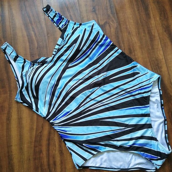 plus size swimsuit women one piece swimwear fused one-piece 1 bathing suit for woman maillot de bain blanc monokini 3xl 5xl y200824, White;black
plus size swimsuit women one piece swimwear fused one-piece 1 bathing suit for woman maillot de bain blanc monokini 3xl 5xl y200824, White;black