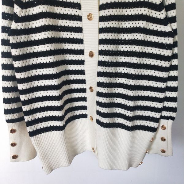 1112 2020 autumn brand same style long sleeve crew neck white cardigan kint sweate women clothes qixuann, White;black
1112 2020 autumn brand same style long sleeve crew neck white cardigan kint sweate women clothes qixuann, White;black
