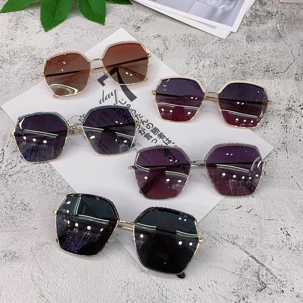 the new set auger sunglasses 20222 ms street snap atmospheric glasses outdoor tourism sunshade polariscope, White;black
the new set auger sunglasses 20222 ms street snap atmospheric glasses outdoor tourism sunshade polariscope, White;black