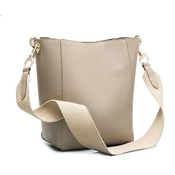 2 size brand designer women bucket bag pu leather big wide strap female shoulder bag pu leather shopper
2 size brand designer women bucket bag pu leather big wide strap female shoulder bag pu leather shopper
