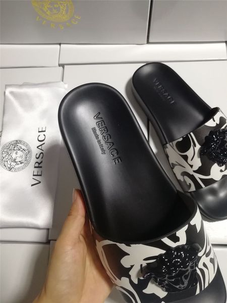 2020 slides summer beach indoor flat g sandals slippers house flip flops with spike sandal with box comfortable, Black
2020 slides summer beach indoor flat g sandals slippers house flip flops with spike sandal with box comfortable, Black