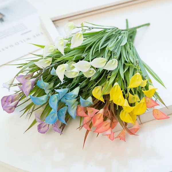 1pcs/new beautiful 14 heads/bouquet mini artificial calla with leaf plastic fake lily aquatic plants home room decoration flower
1pcs/new beautiful 14 heads/bouquet mini artificial calla with leaf plastic fake lily aquatic plants home room decoration flower