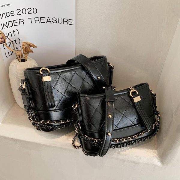 women new high capacity elegant chains pu leather personality all-match crossbody shoulder bag fashion tide 2021
women new high capacity elegant chains pu leather personality all-match crossbody shoulder bag fashion tide 2021