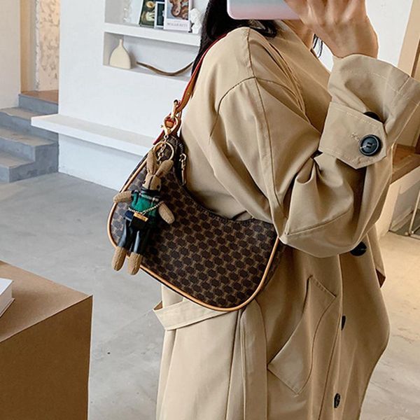 2020 fashion brand women handbag retro alligator subaxillary bag vintag underarm bag cute doll decoration shoulder tote
2020 fashion brand women handbag retro alligator subaxillary bag vintag underarm bag cute doll decoration shoulder tote