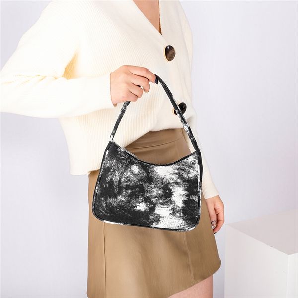 the new popular soft canvas women abstract underarm bag retro ladies baguette handbags fashion design girls small shoulder bags
the new popular soft canvas women abstract underarm bag retro ladies baguette handbags fashion design girls small shoulder bags