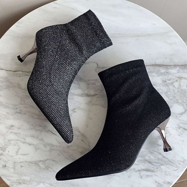 202-5 autumn winter, kwai, new sequins, fine heel and short high heels, single shoes, pointed boots, children, White;red
202-5 autumn winter, kwai, new sequins, fine heel and short high heels, single shoes, pointed boots, children, White;red