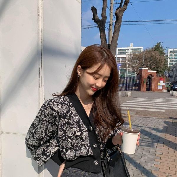 roses print autumn single breasted lantern sleeve cardigan knitted sweater blouse women, White
roses print autumn single breasted lantern sleeve cardigan knitted sweater blouse women, White