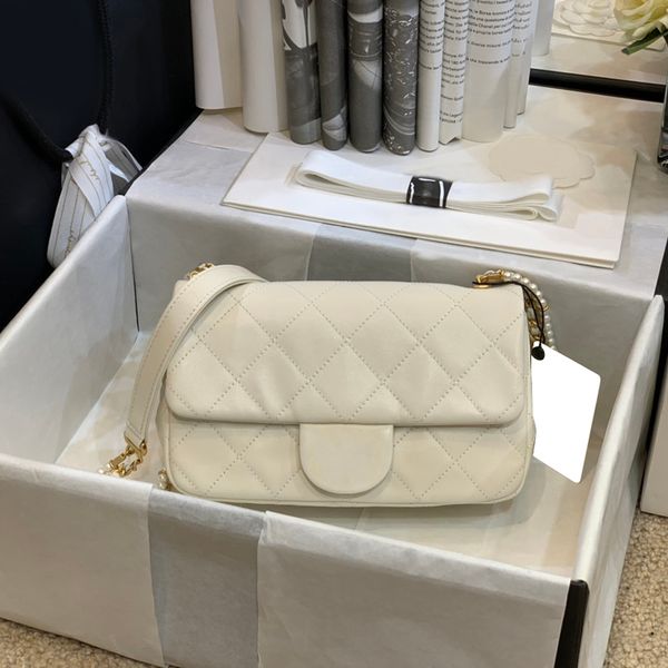 new pearl bag metal clasp c55425 intervals hold the chain to the string of pearls it's gentle and lovely it's got a lotofcapacit f
new pearl bag metal clasp c55425 intervals hold the chain to the string of pearls it's gentle and lovely it's got a lotofcapacit f