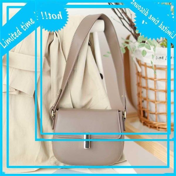 simple western style wide strap armpit small lock cover saddle korean fashion one shoulder messenger bag
simple western style wide strap armpit small lock cover saddle korean fashion one shoulder messenger bag