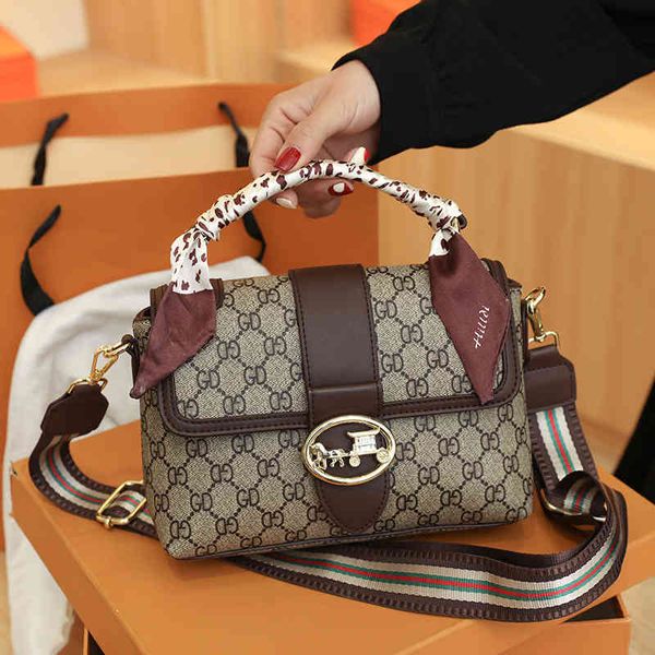 2022 factory outlet old flower big women's handbag large capacity one shoulder messenger bag bk90
2022 factory outlet old flower big women's handbag large capacity one shoulder messenger bag bk90