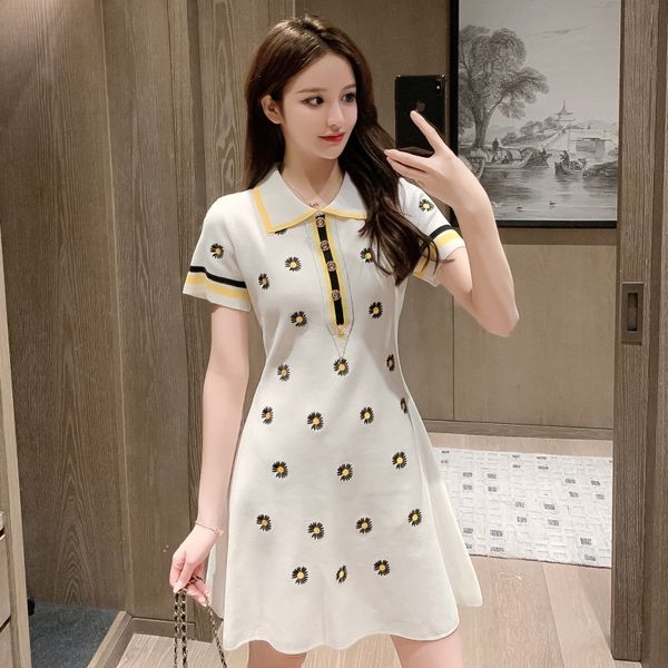 2020 new women's summer dress korean style graceful french girl embroidered daisy a-shaped short-sleeved knitted dress waozc, Black;gray
2020 new women's summer dress korean style graceful french girl embroidered daisy a-shaped short-sleeved knitted dress waozc, Black;gray