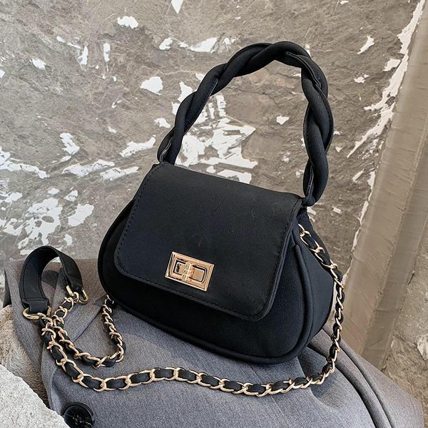 original design retro frosted ladies handbag 2020 autumn/winter new fashion all-match one shoulder messenger bag width 21cm 
original design retro frosted ladies handbag 2020 autumn/winter new fashion all-match one shoulder messenger bag width 21cm