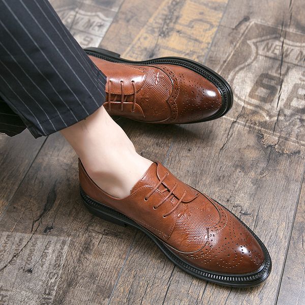2020 new brogue leather shoes 45 korean version of the carved british handsome trendy pointed-toe fashion casual business hair stylist mens, Black
2020 new brogue leather shoes 45 korean version of the carved british handsome trendy pointed-toe fashion casual business hair stylist mens, Black