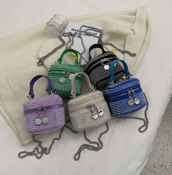 fashion children rhinestone handbag 2022 girls bling boxes bucket bag girls metals chain messenger bags kids cosmetics purses a8483, Black
fashion children rhinestone handbag 2022 girls bling boxes bucket bag girls metals chain messenger bags kids cosmetics purses a8483, Black