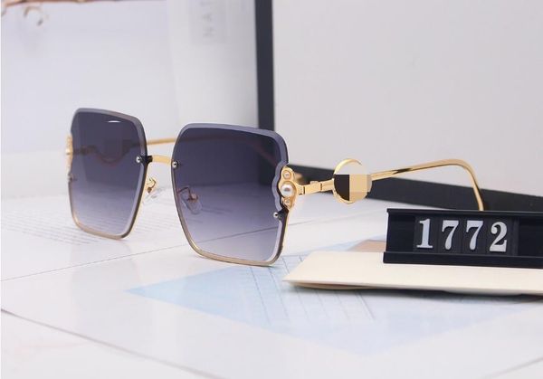 2020 new ladies big frame fashion trend sunglasses high definition gradual lens alloy frame, White;black
2020 new ladies big frame fashion trend sunglasses high definition gradual lens alloy frame, White;black