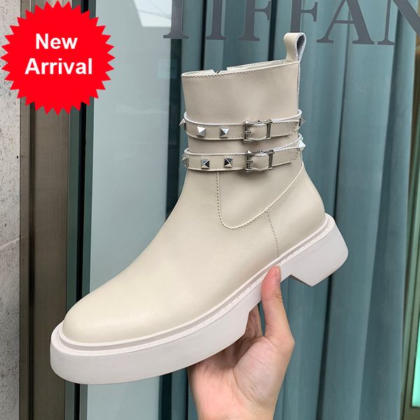 2020 women's luxury-branded rivets design short fashionable boots real leather underpants black zapatos mujer shoes bxak
2020 women's luxury-branded rivets design short fashionable boots real leather underpants black zapatos mujer shoes bxak