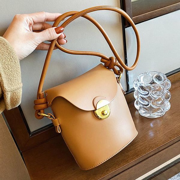 shoulder bags veryme solid color leather crossbody for women simple ladies small bucket pack student handbags sac a main bourse
shoulder bags veryme solid color leather crossbody for women simple ladies small bucket pack student handbags sac a main bourse