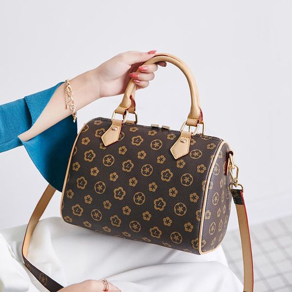 ladies fashion new leather handbags, pillow shoulder leather handbags 2020 messenger bags ladies messenger shoulder bags
ladies fashion new leather handbags, pillow shoulder leather handbags 2020 messenger bags ladies messenger shoulder bags