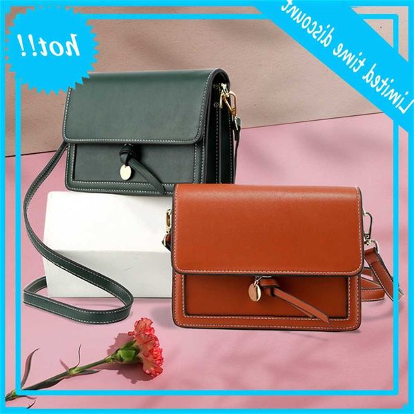 2020 korean new women's versatile fashion goods texture single shoulder small square bag 
2020 korean new women's versatile fashion goods texture single shoulder small square bag