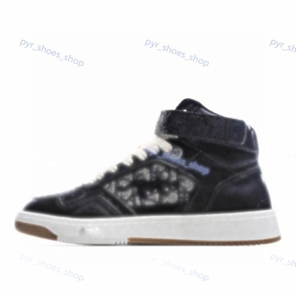 2021 new calfskin trainers 3d reflective couple sneakers fashion men women casual shoes trainers valentines day gift included size 35-45, Black;red
2021 new calfskin trainers 3d reflective couple sneakers fashion men women casual shoes trainers valentines day gift included size 35-45, Black;red