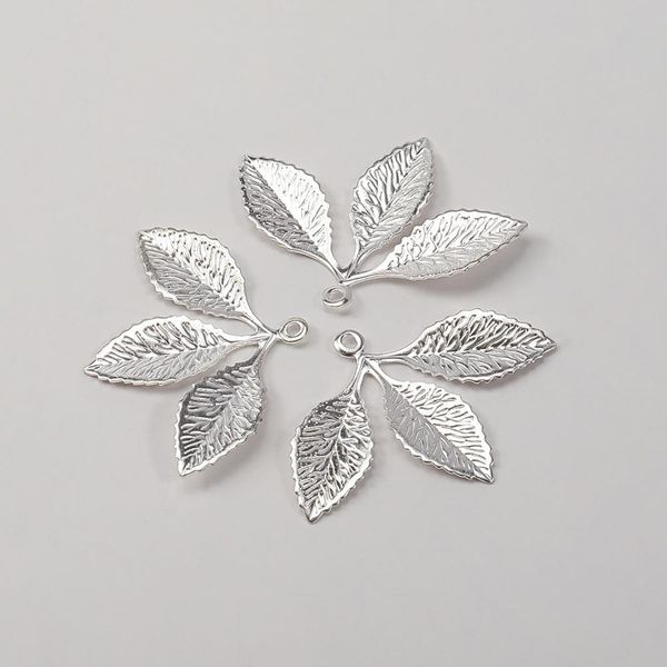20pcs 31x2m metal filigree leaf pendants gold silver color floating charms accessoies for diy jewelry making lead nickel h qylvhl 
20pcs 31x2m metal filigree leaf pendants gold silver color floating charms accessoies for diy jewelry making lead nickel h qylvhl