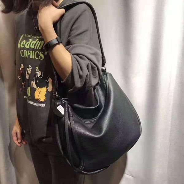 ladies shoulder bag soft leather casual and practical large capacity one-shoulder messenger
ladies shoulder bag soft leather casual and practical large capacity one-shoulder messenger