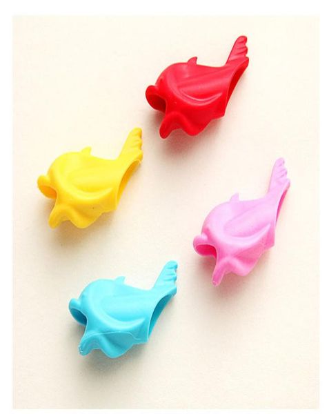 1pcs lot students pencil hold a pen holding practise device for correcting pen postures grip learning stationery wbq02 bbyymz sweet07, Blue;orange
1pcs lot students pencil hold a pen holding practise device for correcting pen postures grip learning stationery wbq02 bbyymz sweet07, Blue;orange